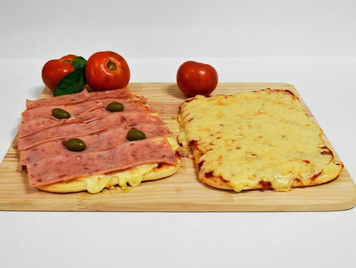 Pizza 8 p. mitad y mitad