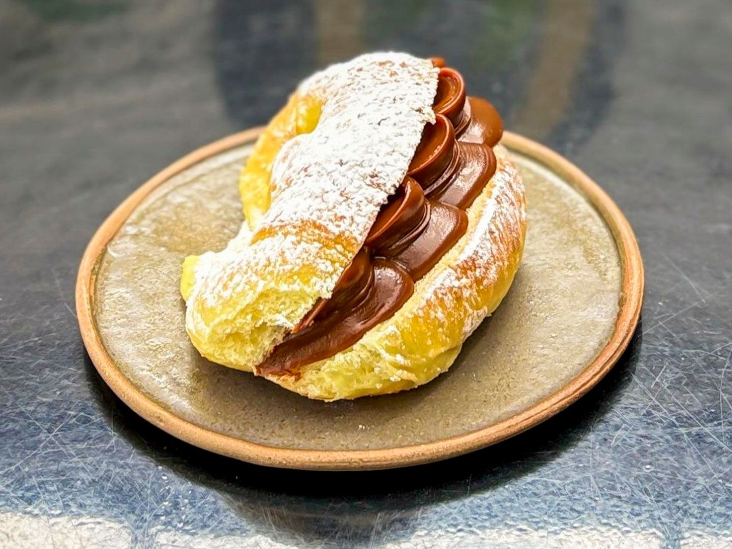 Medialuna con dulce de leche
