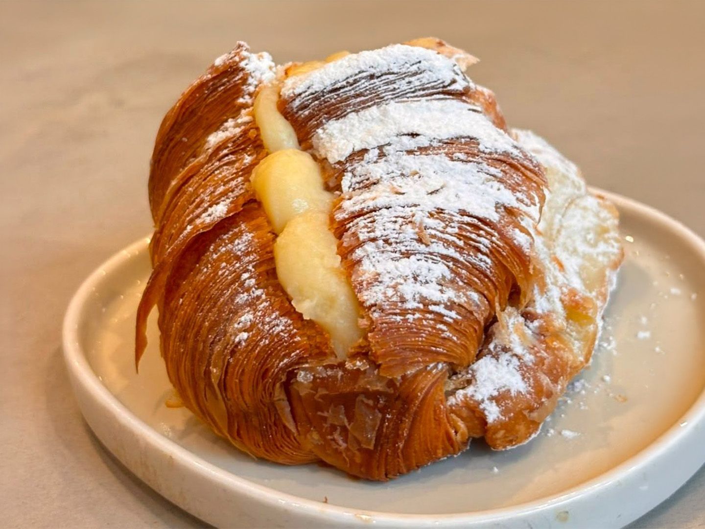 Croissant Con Pastelera