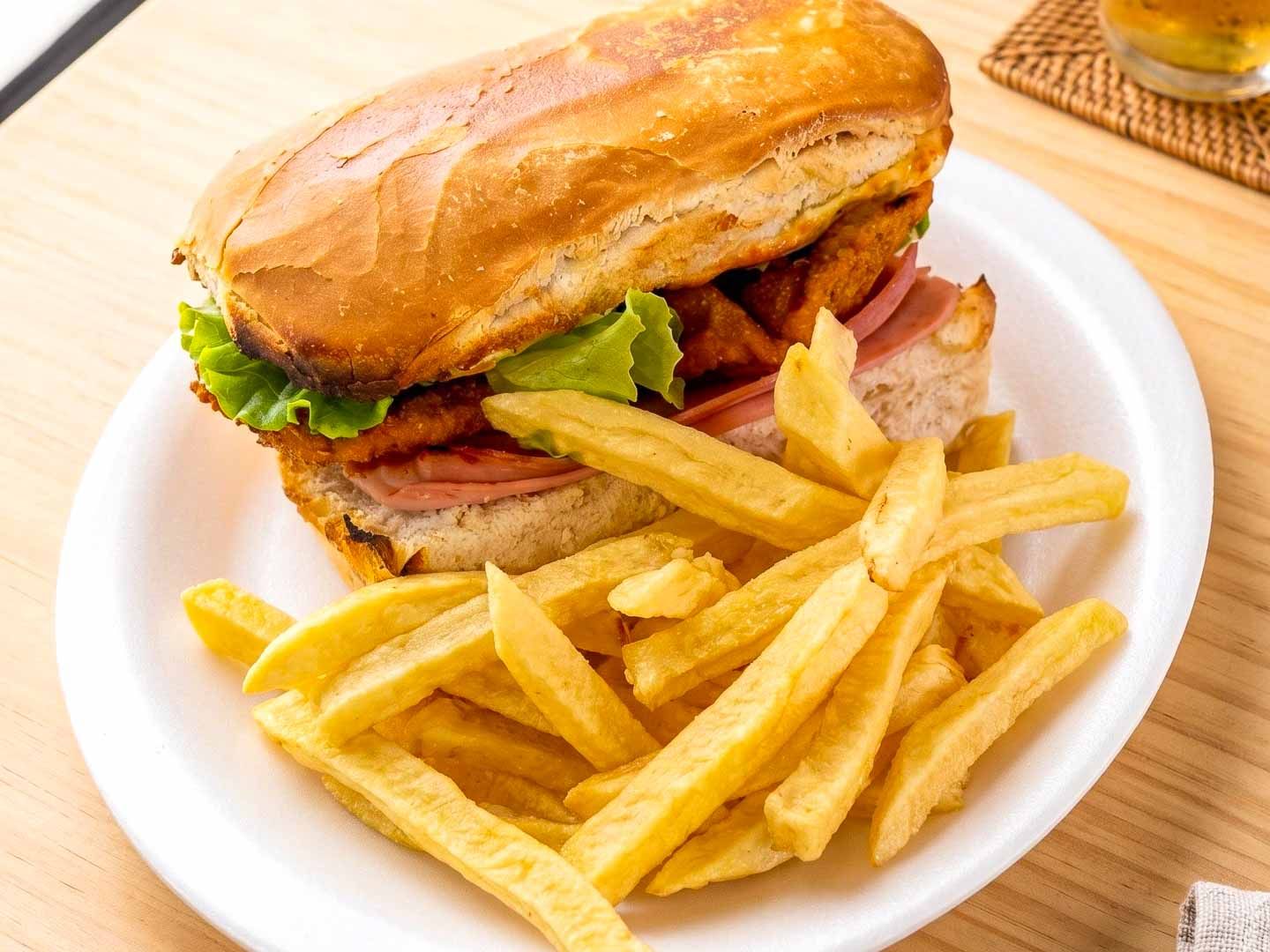 Sándwich de milanesa completo + papas