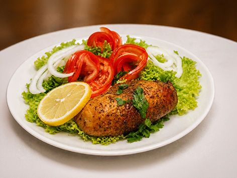 Pulpetín relleno al puerro con guarnición