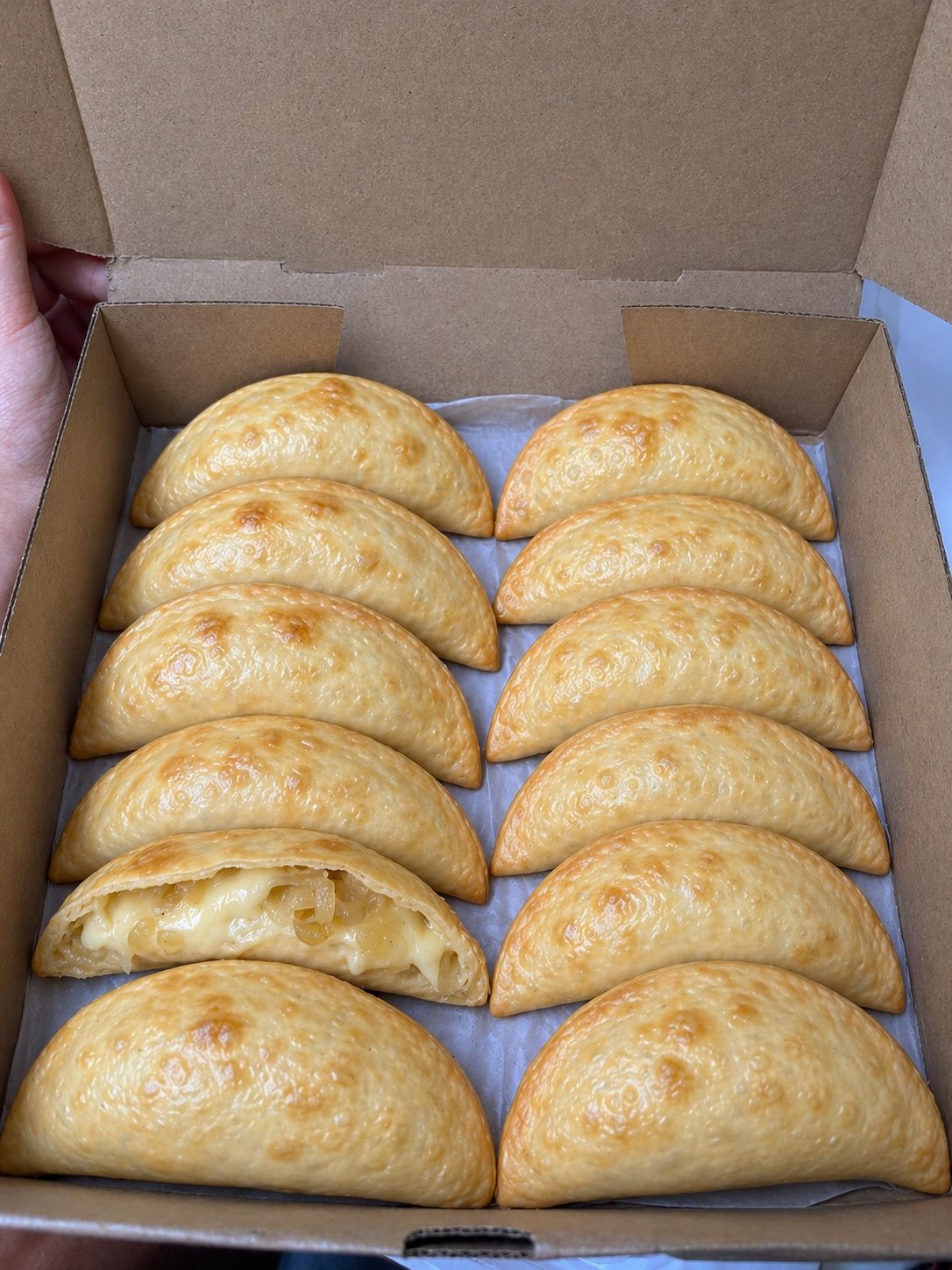 Empanada de cebolla y queso