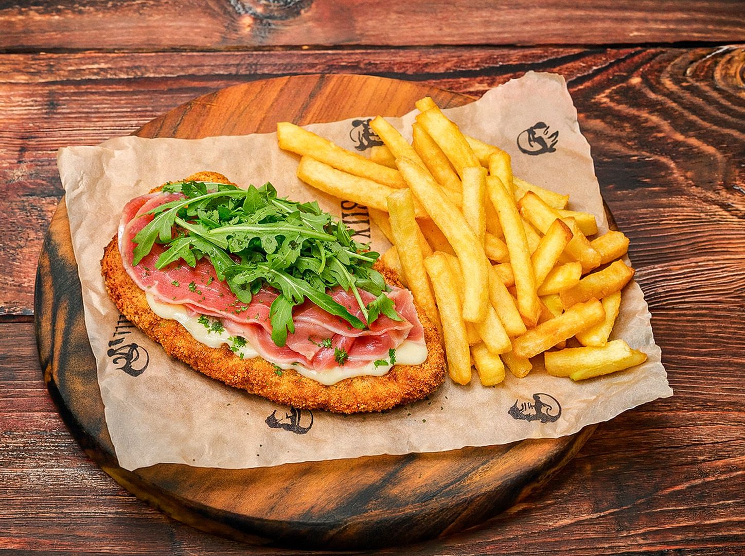 Milanesa con jamón crudo y rúcula+papas