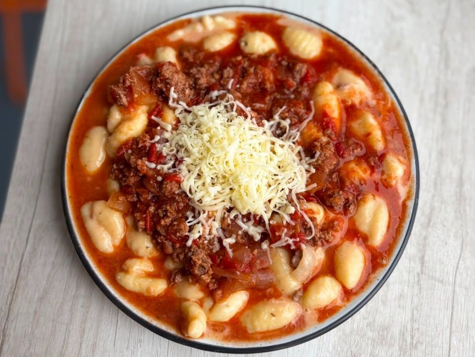 Ñoquis con salsa boloñesa
