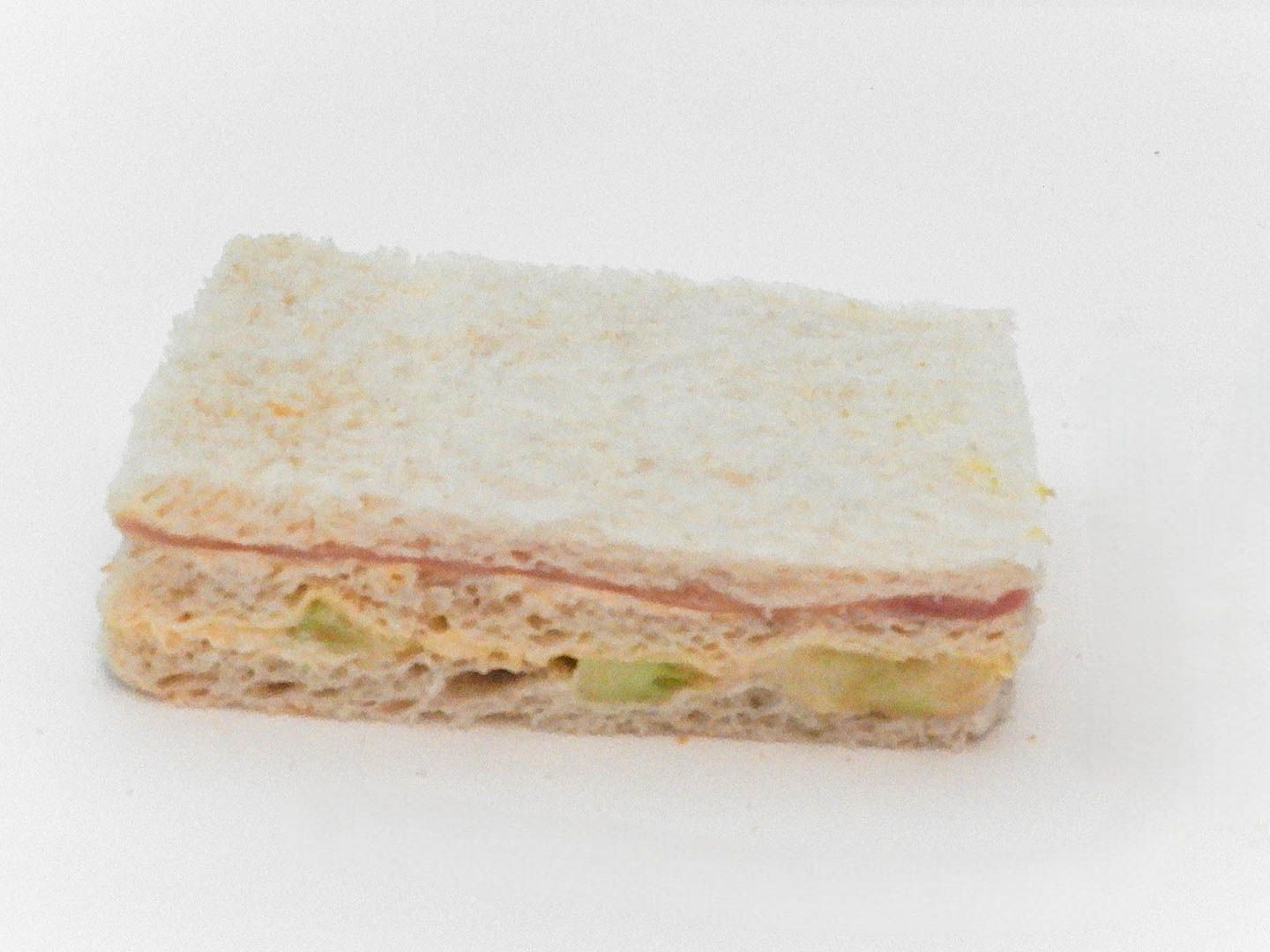 Sandwich jamón crudo con ananá