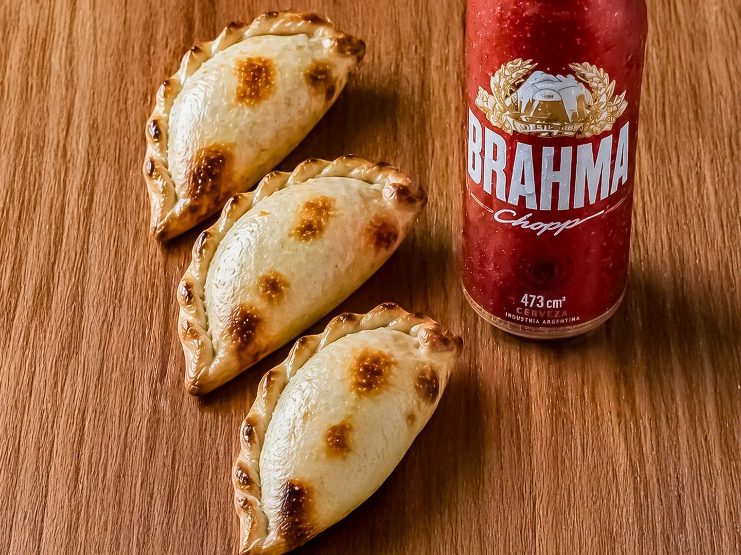 3 empanadas + 1 lata brahma
