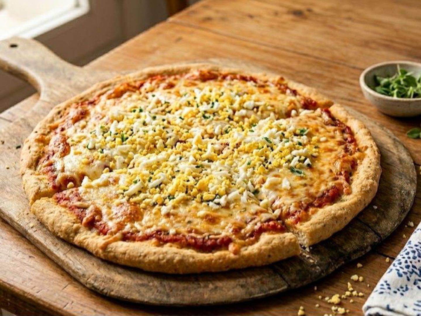 Pizza muzzarella con huevo 8porc