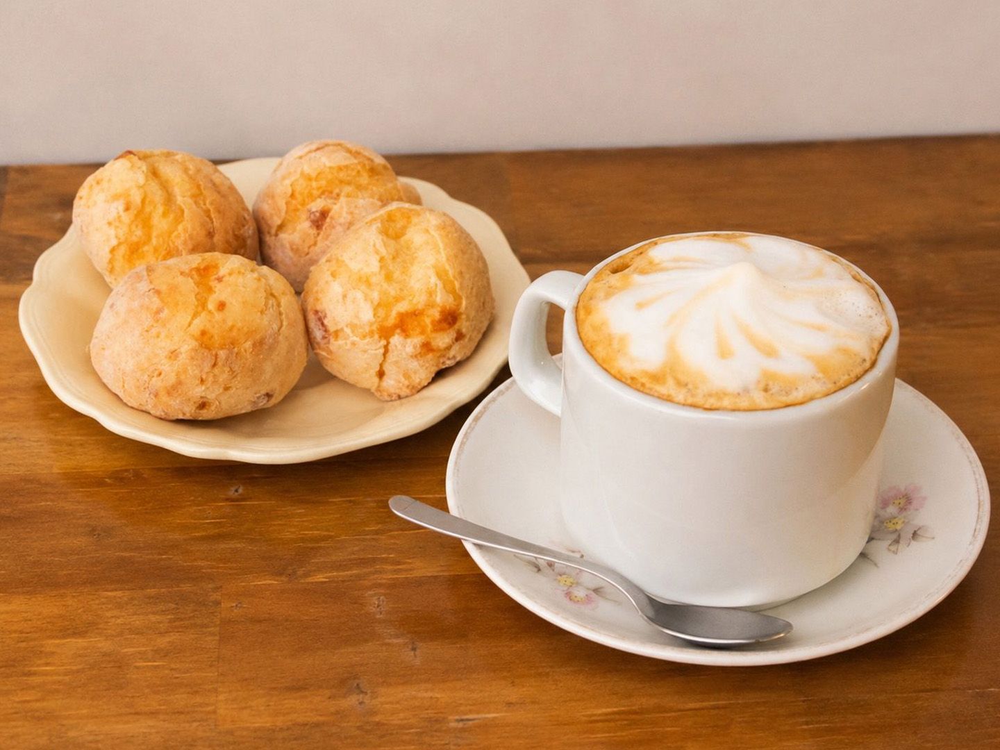 Café a elección+ 4 chipá recien horneados.