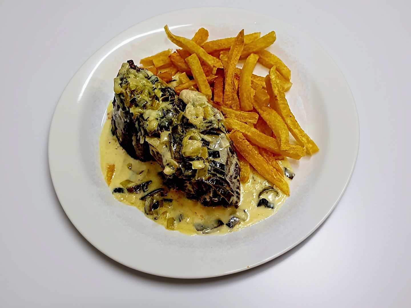 Ojo de bife al puerro + papas