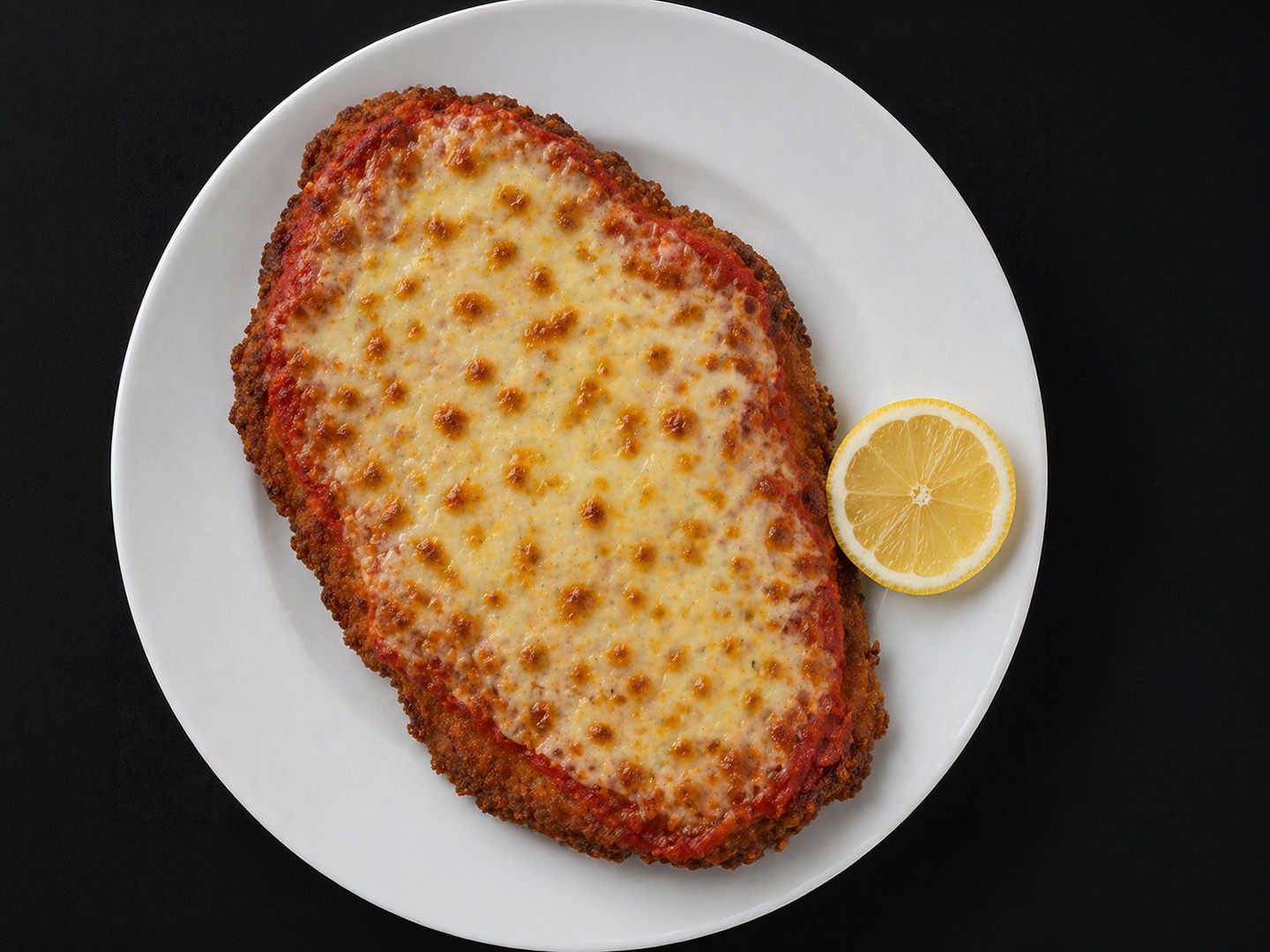 Milanesa napolitana con guarnición.