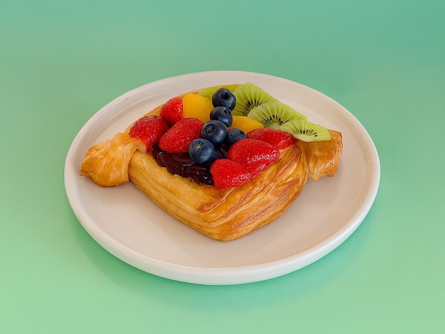 Danesa con frutas de estación