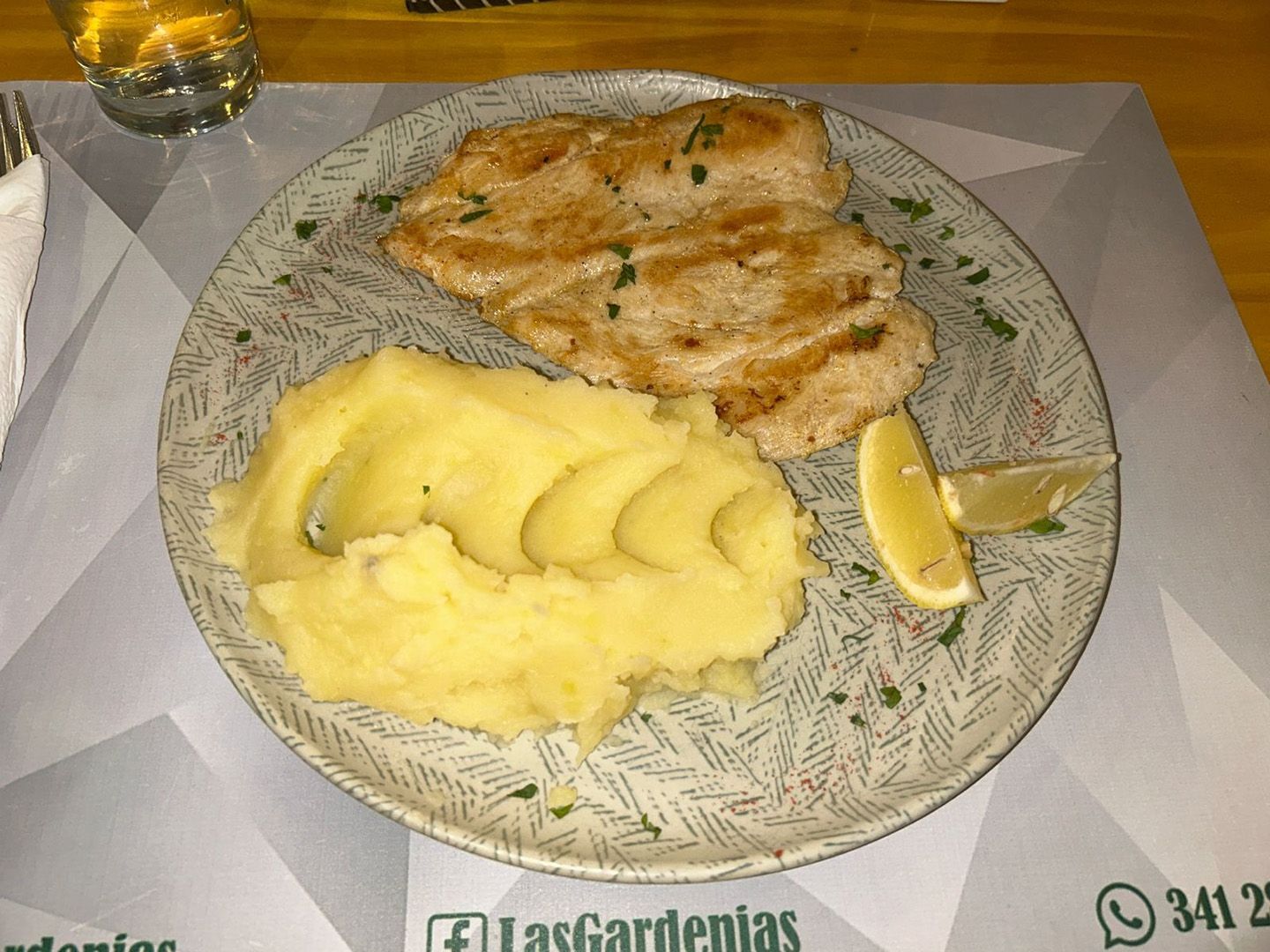 Filet de pollo grillado