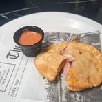 Pastelito De Jamon Y Queso