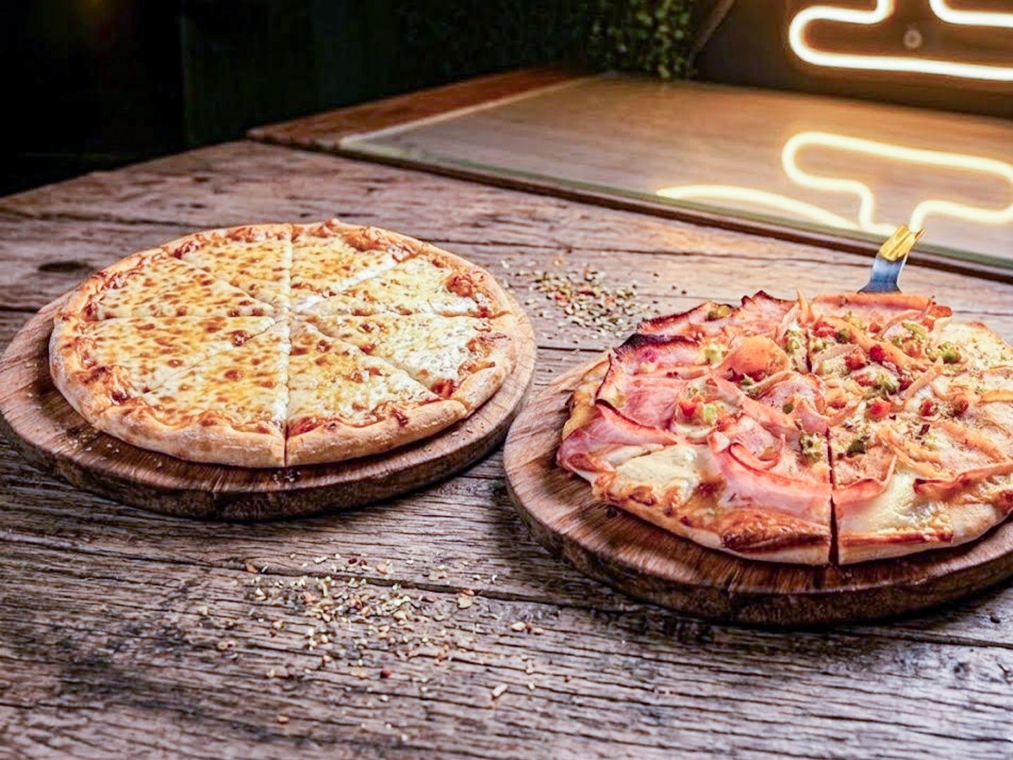 1 pizza muzzarella+ 1 especial