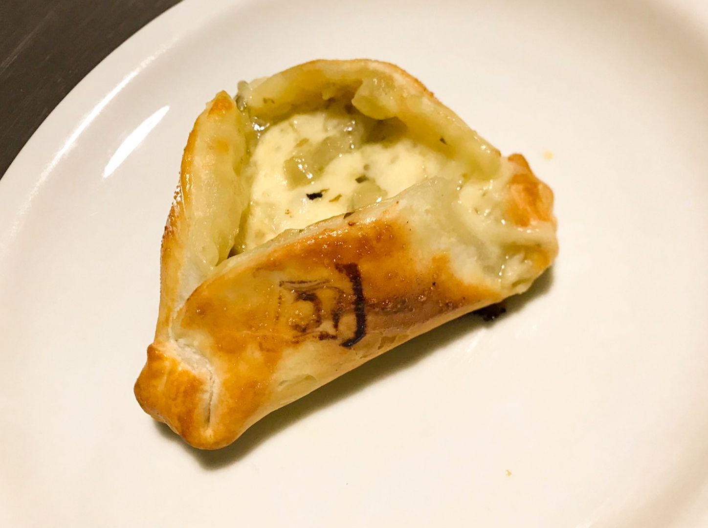 Empanada de cebolla y queso