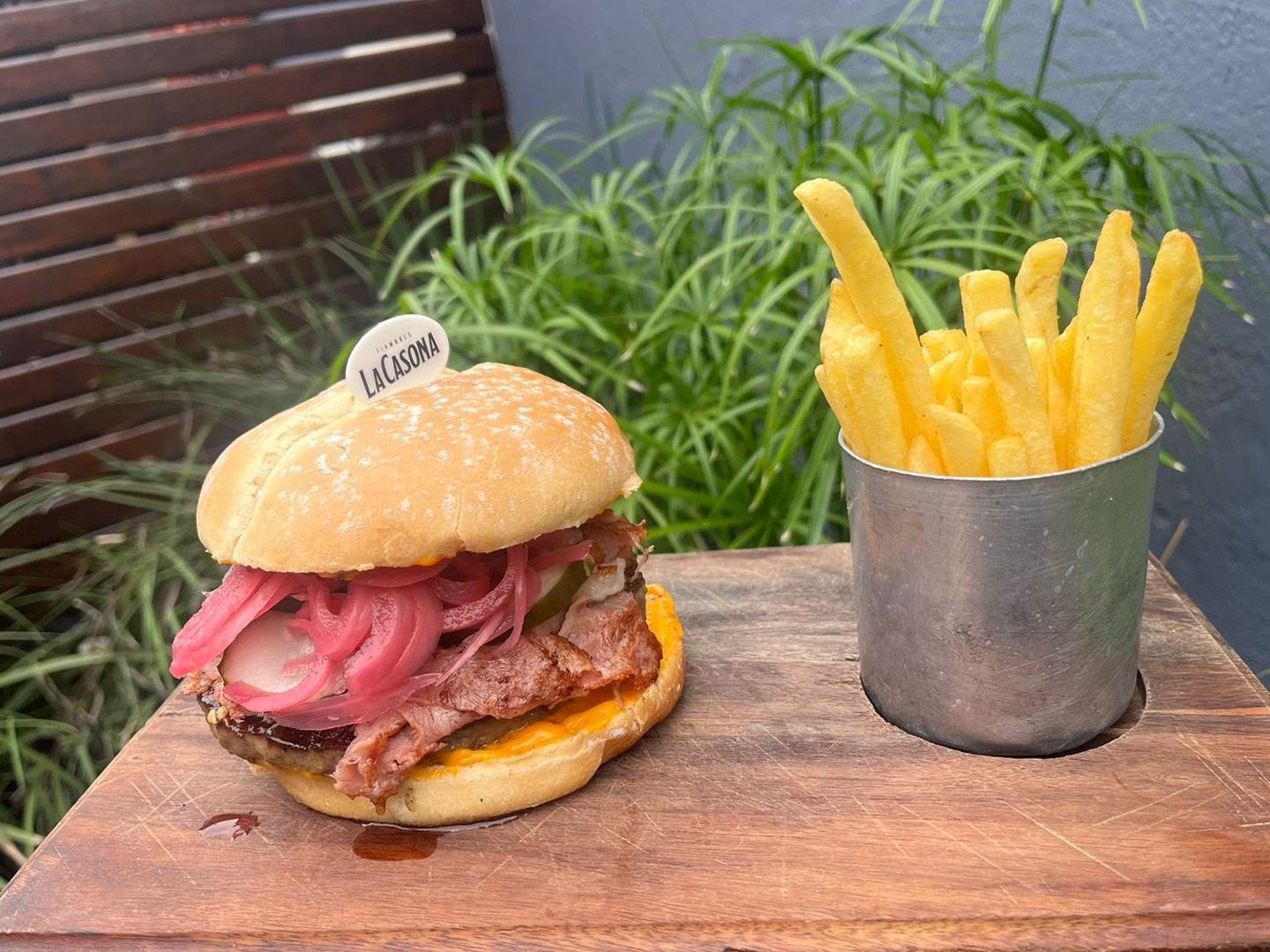 Grand cyrano burger