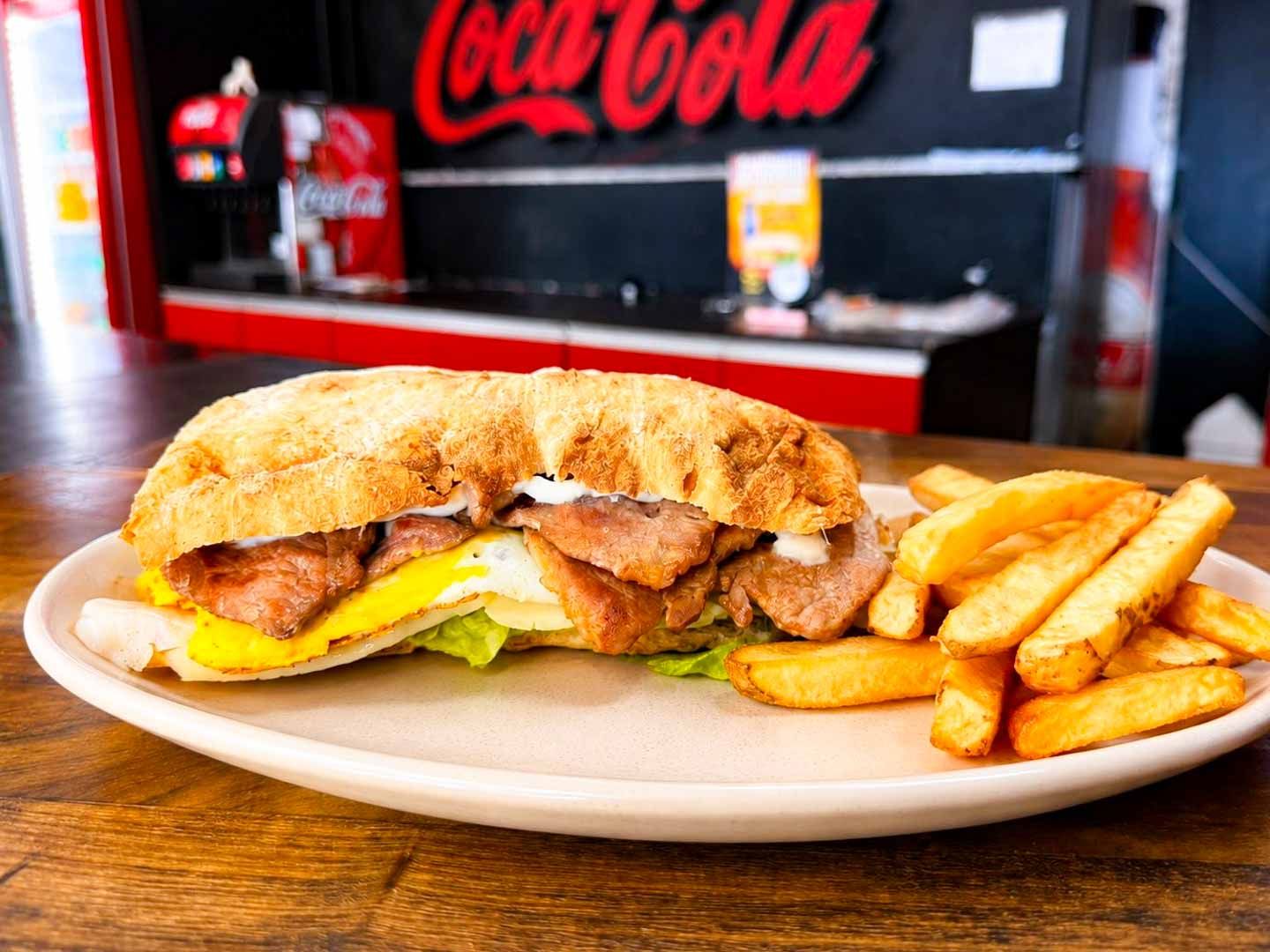 Sándwich de bondiola completo + papas