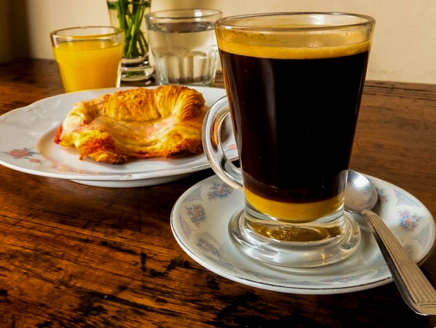 Promo- café + medialuna de jyq