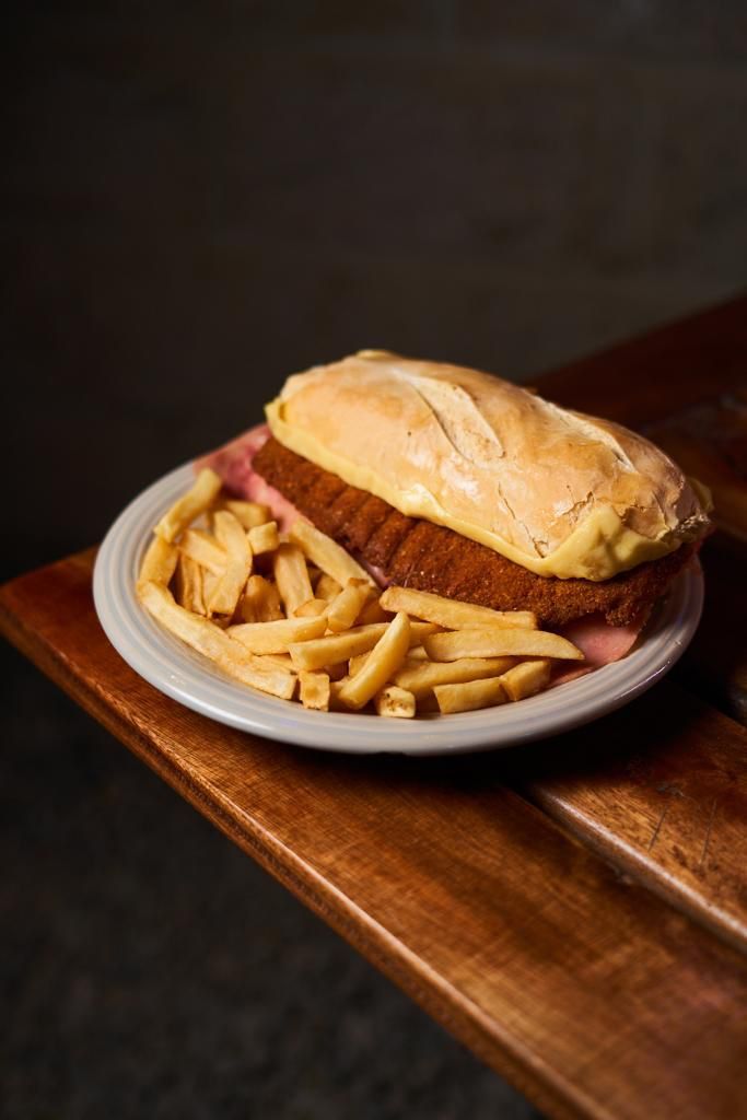 Sándwich de milanesa gratinado