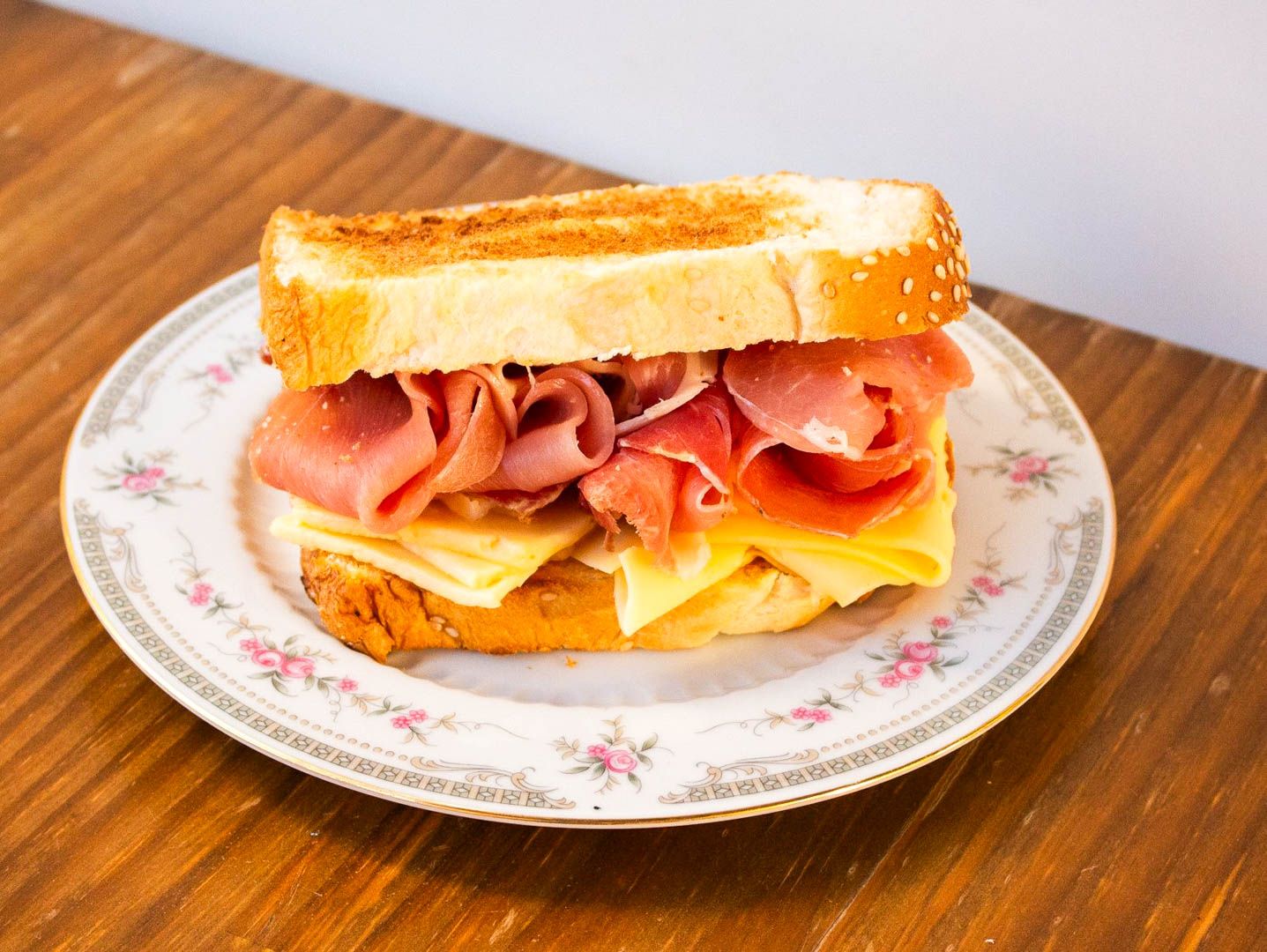 Tostado pan lactal jamón