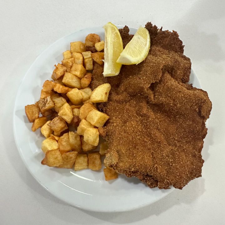 Milanesa de ternera con guarnición