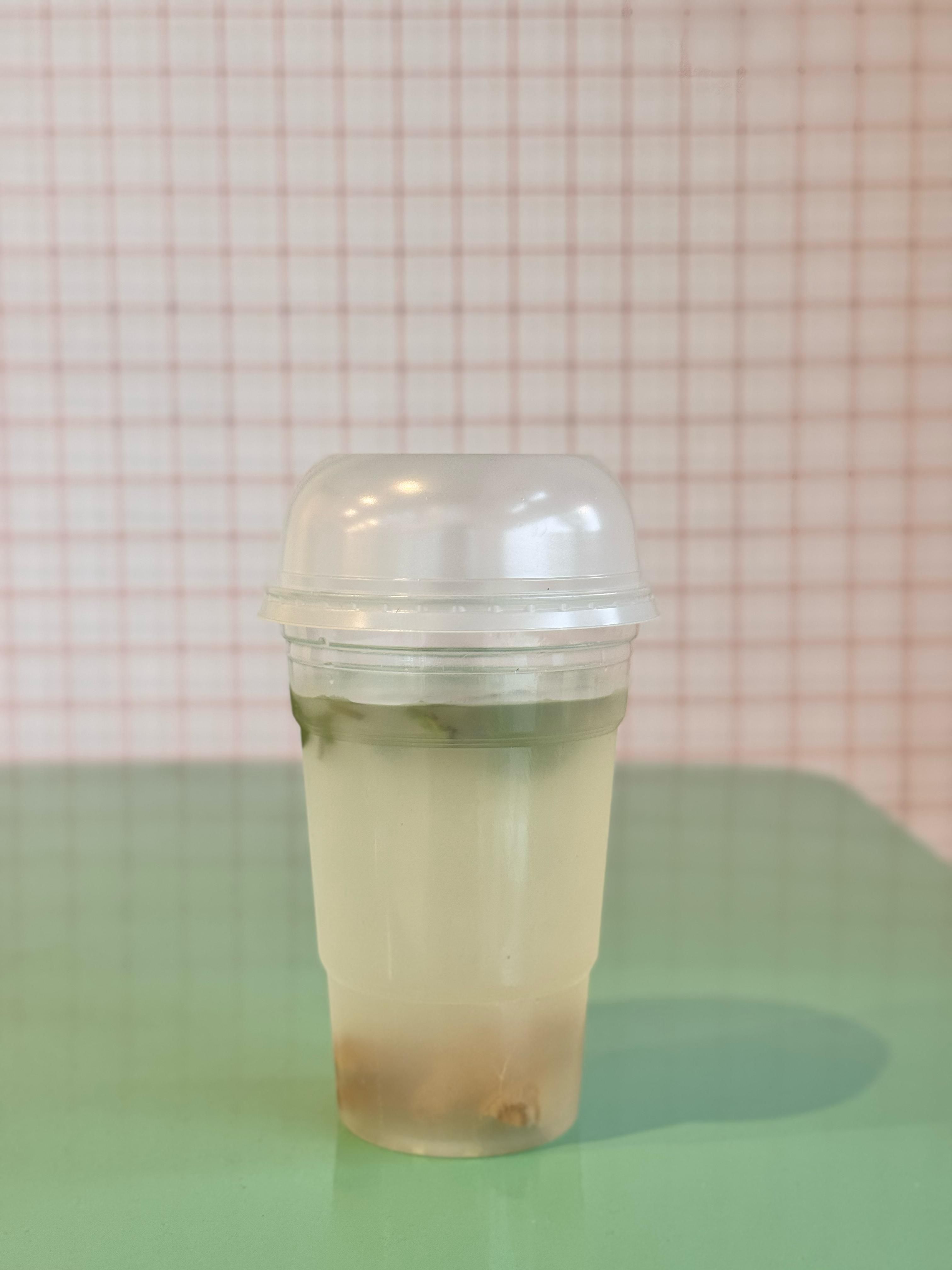 Limonada con menta y jengibre
