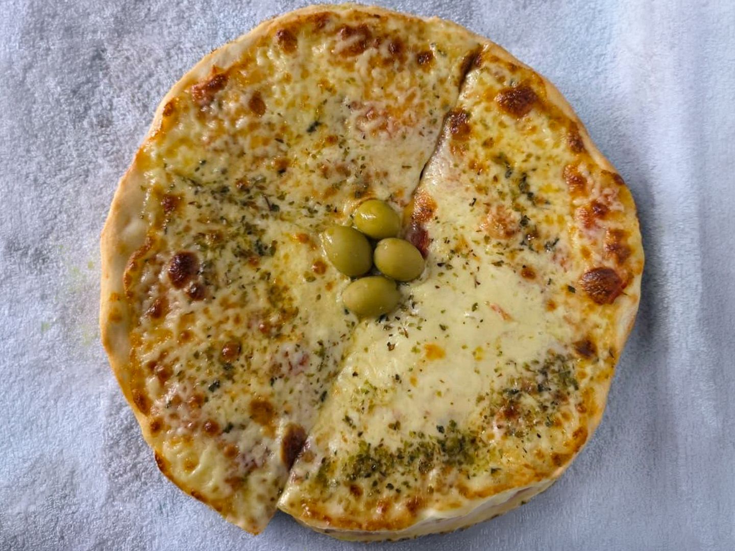 Pizza muzzarella 8 porc.