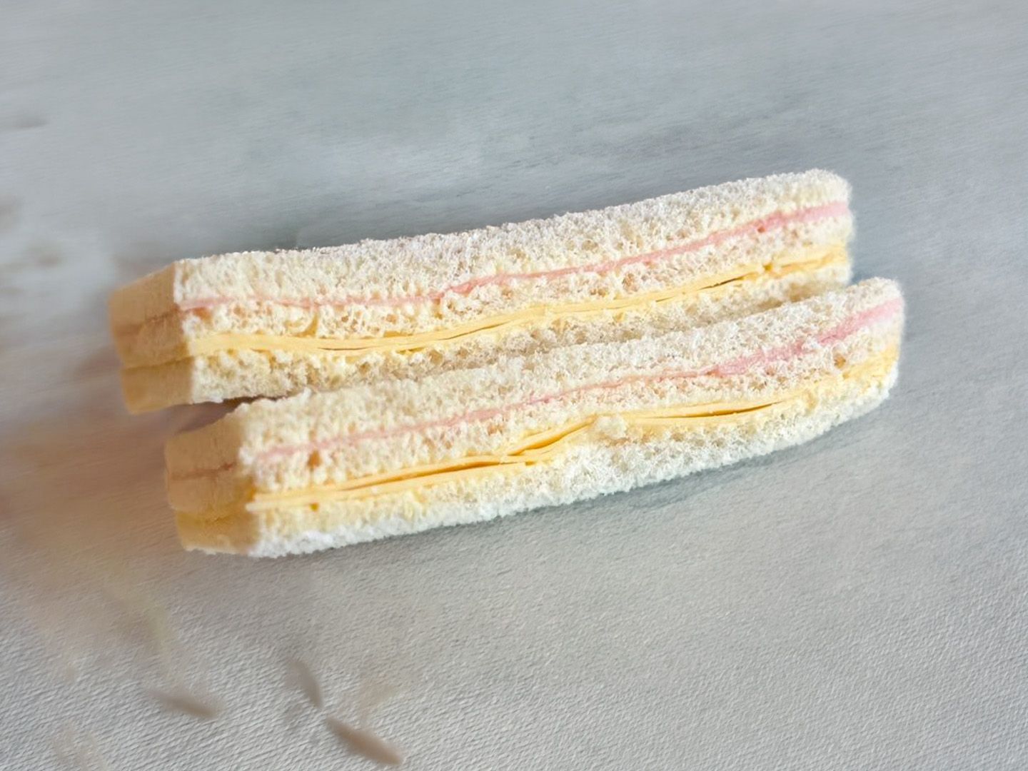 Sándwich roquefort con jamón - bandeja