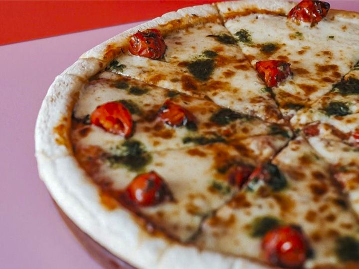Pizza margarita + 2 gaseosas