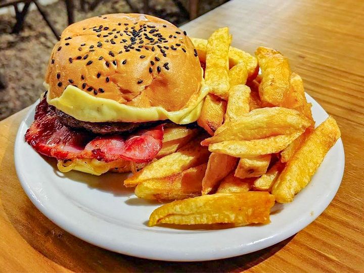 Burgers bemba papas fritas