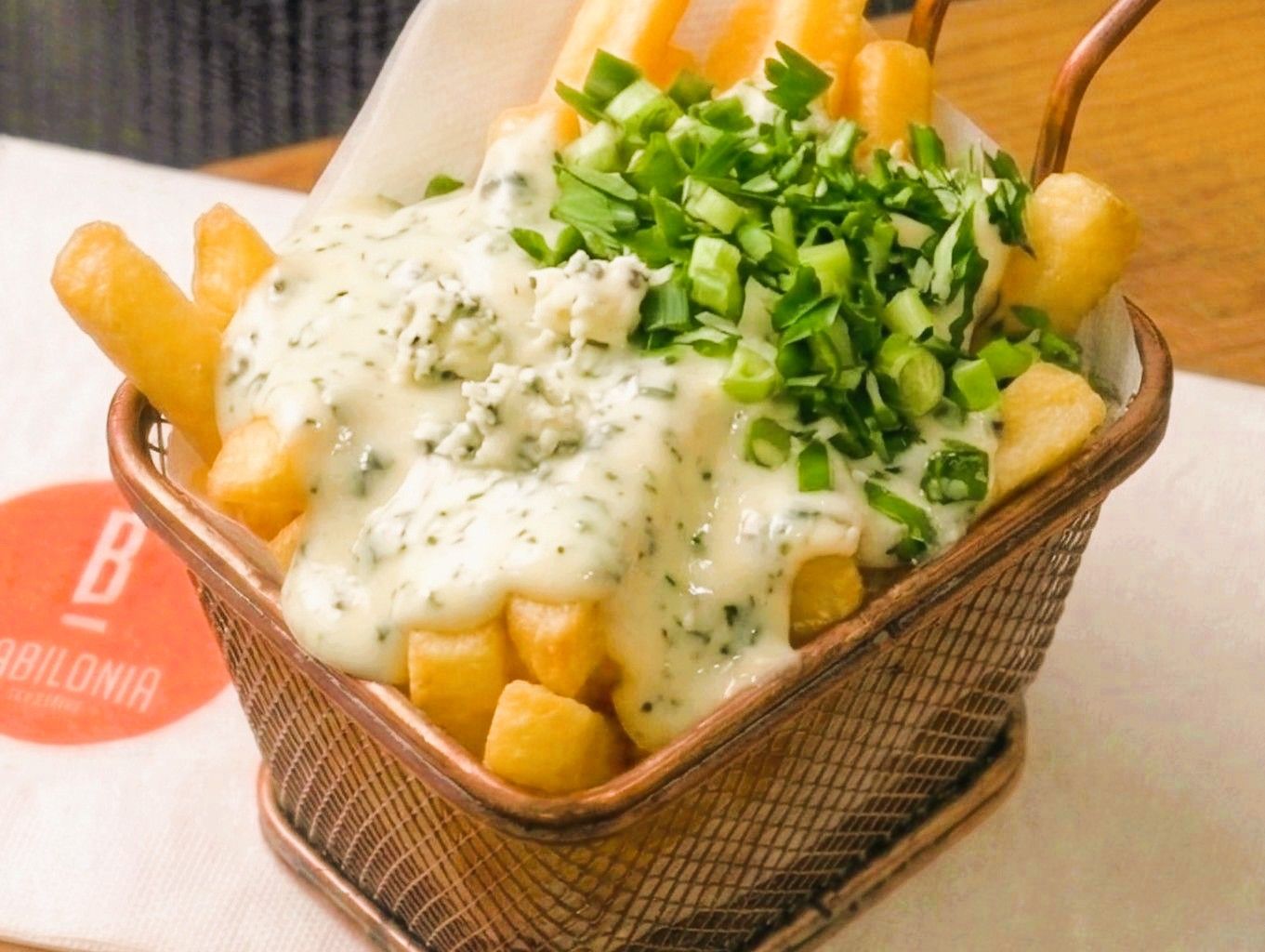 Papas con verdeo y roquefort