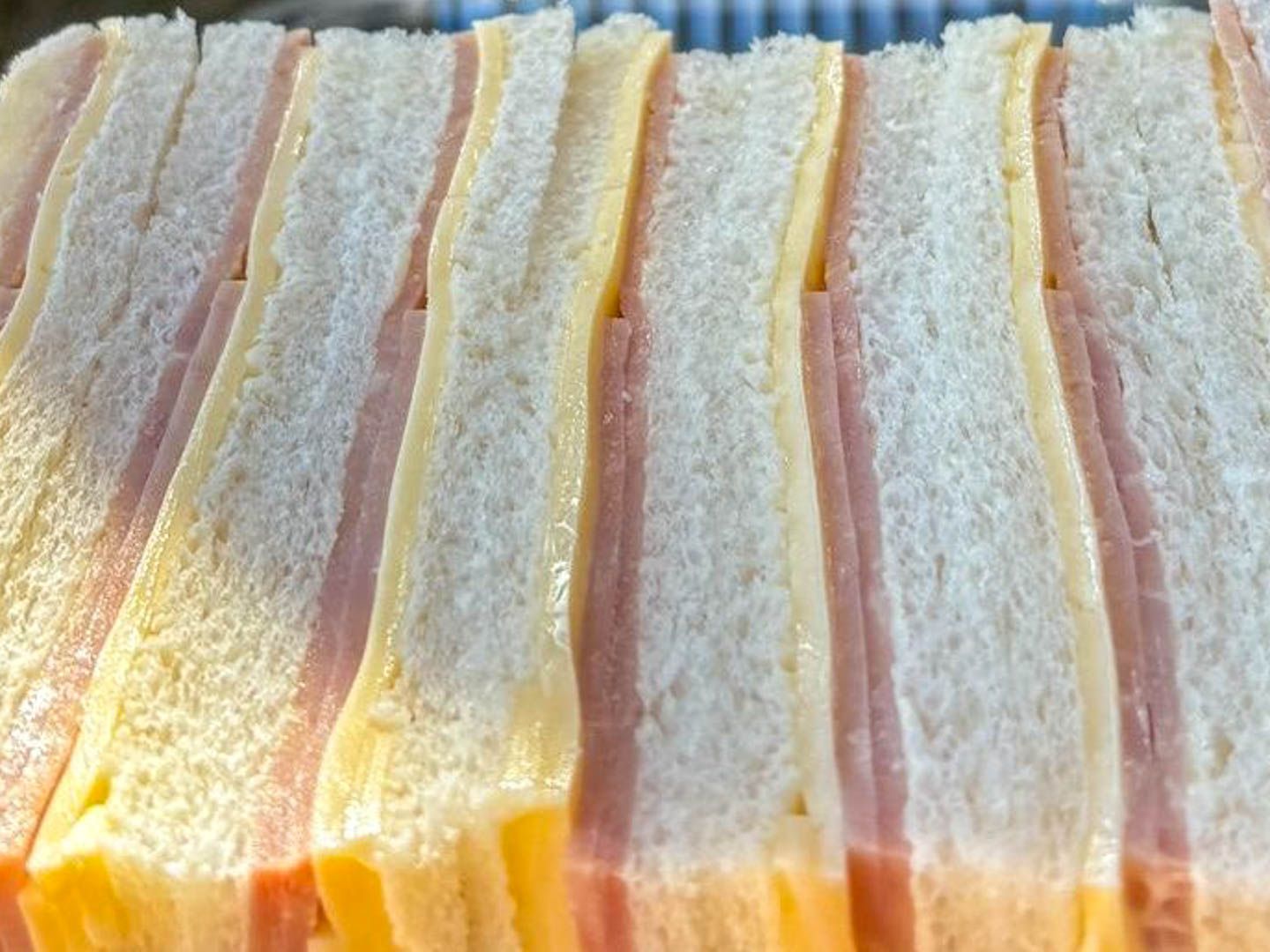 Sandwich miga jamon y queso