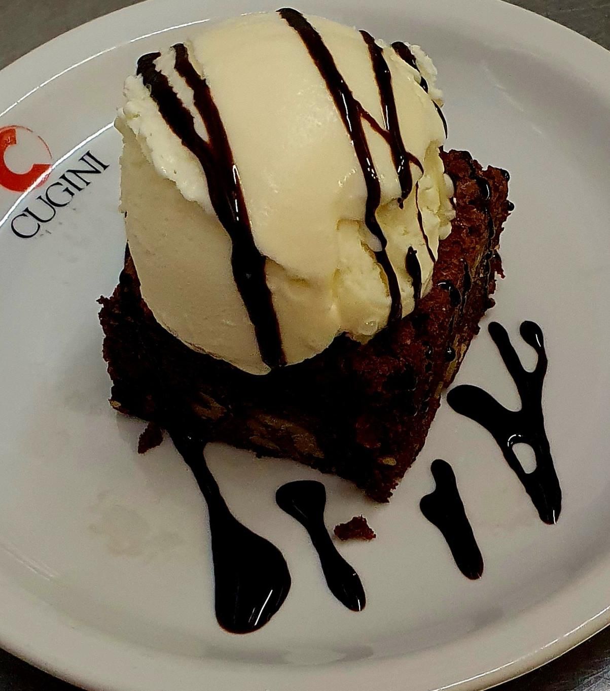 Brownie de chocolate + helado