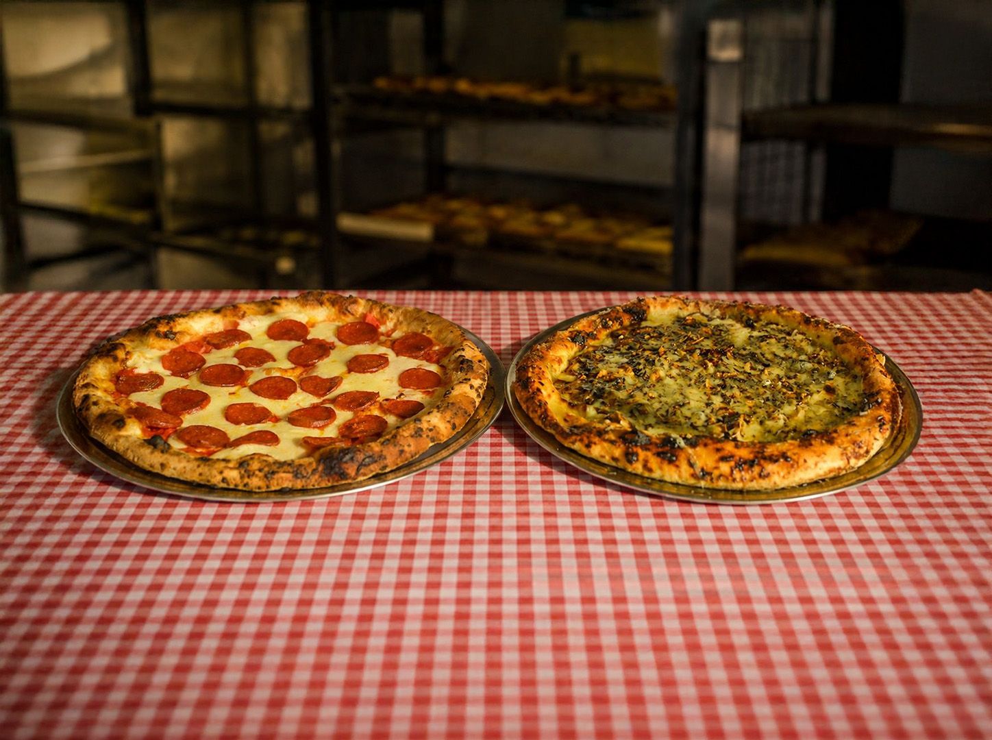 Pizza de hongos + pizza pepperoni