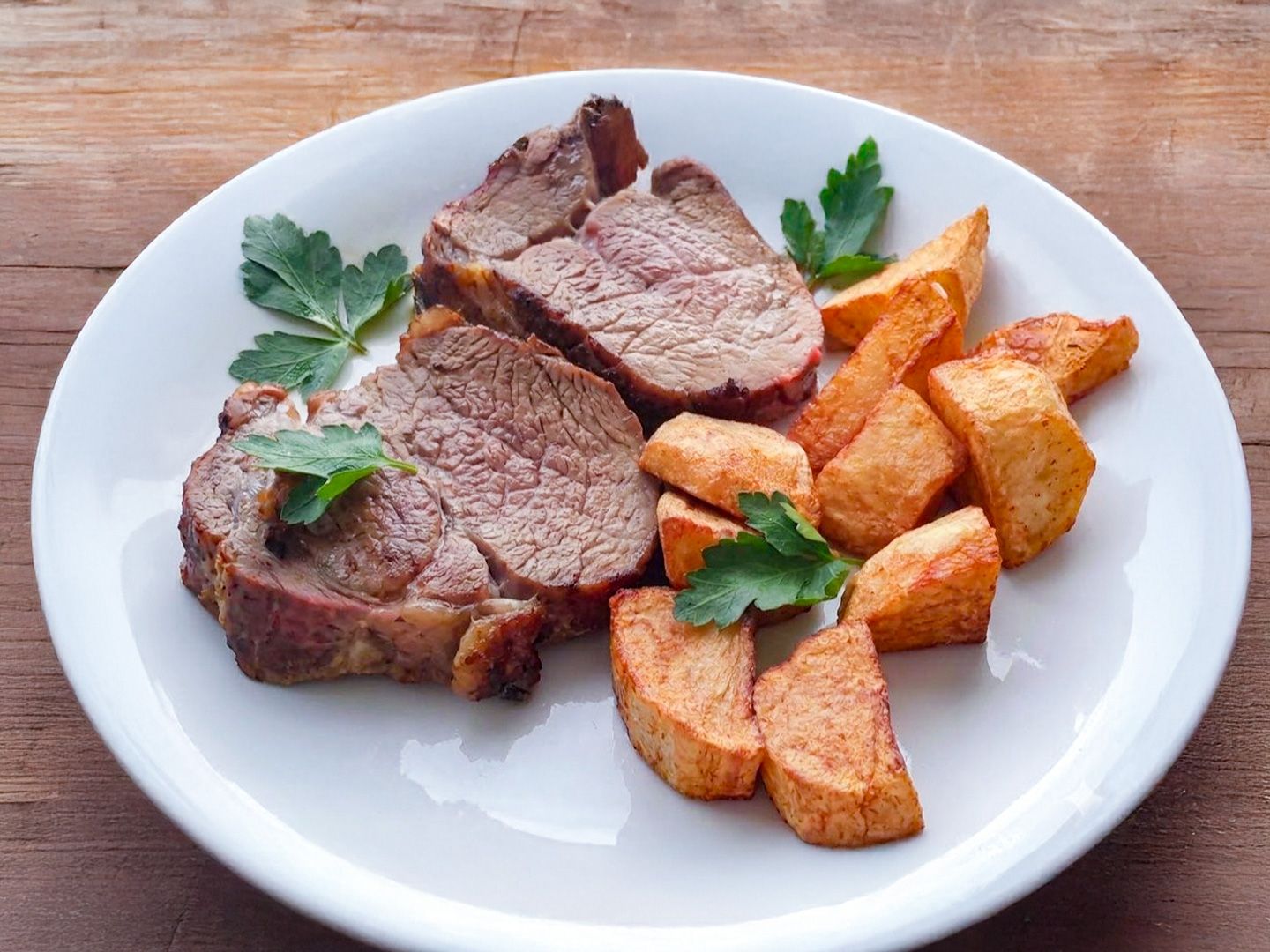 Carne al horno c/ papas fritas