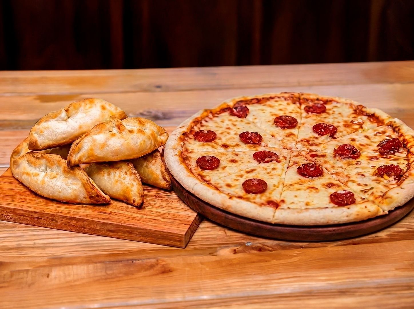 1 pizza a elección + 6 empanadas.