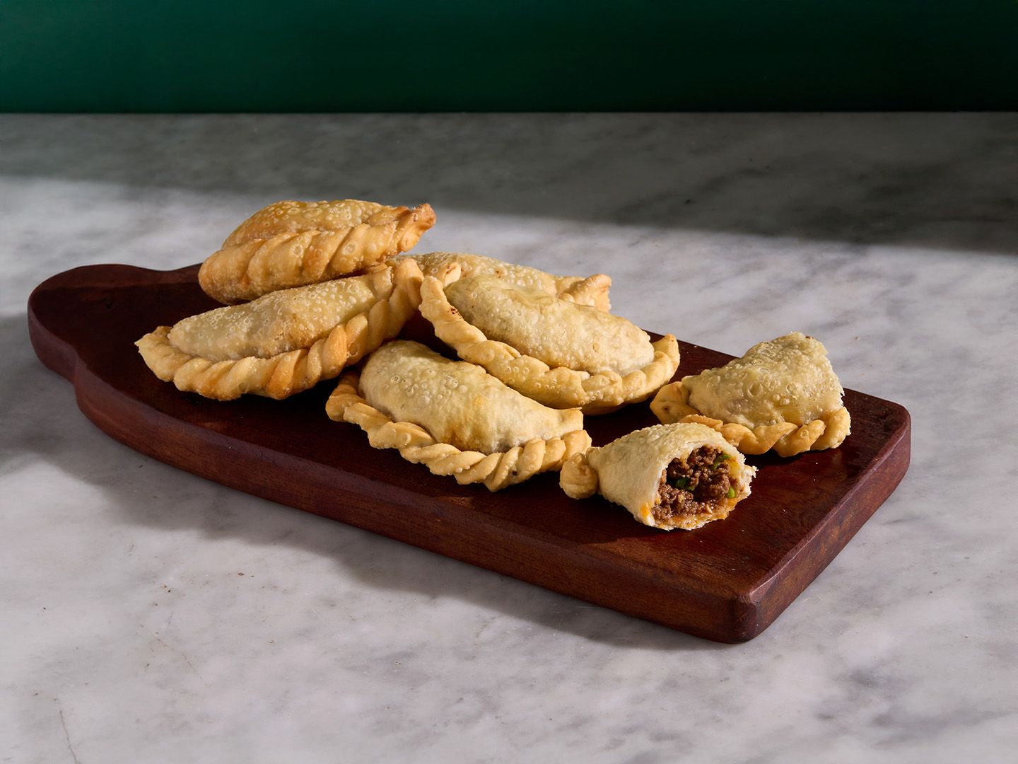3 Empanaditas de Carne y 3 de JyQ