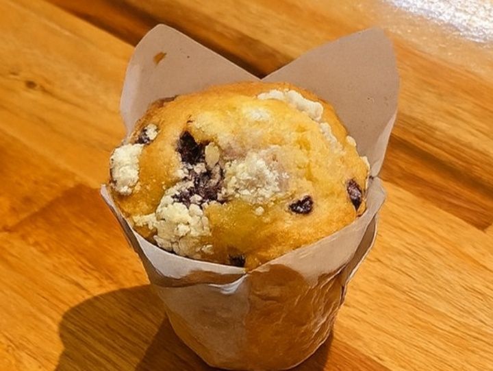 Muffins limón y frambuesas.