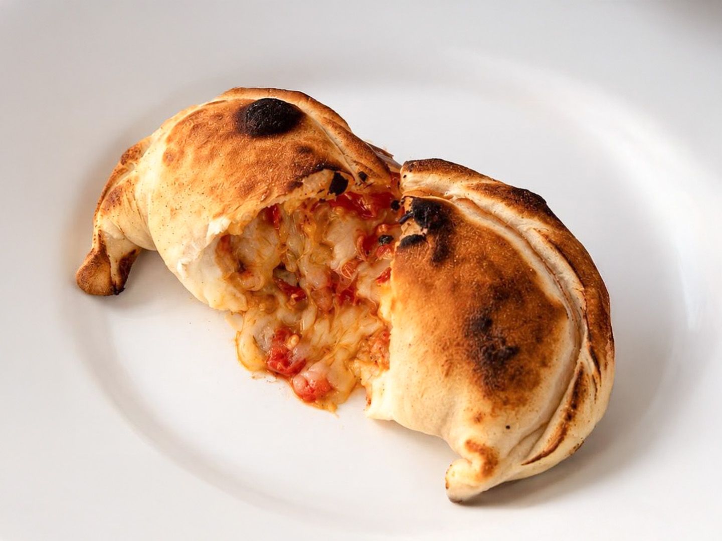 Empanda de peperoni y mozza