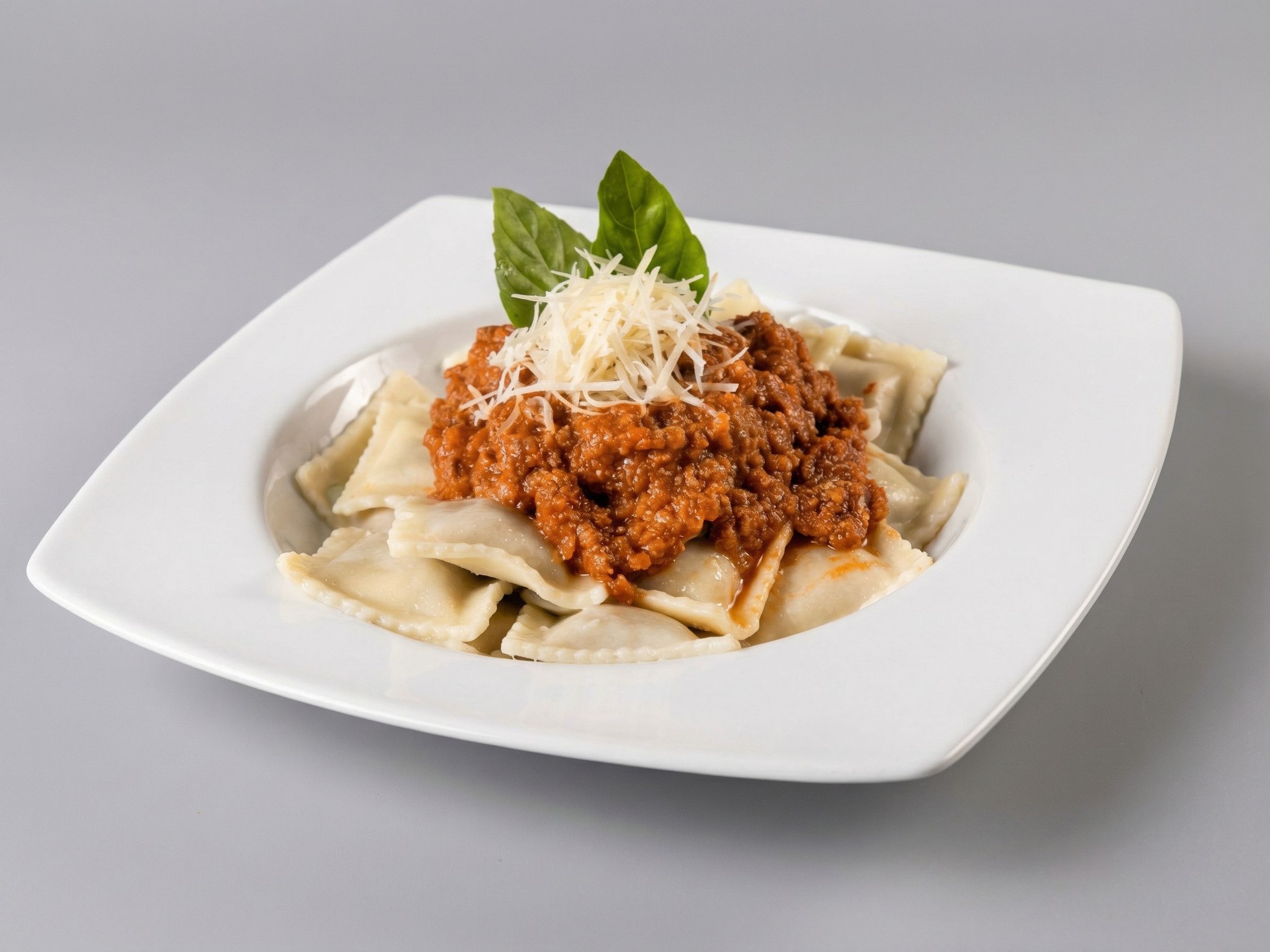 Ravioles veggie a la bolognesa