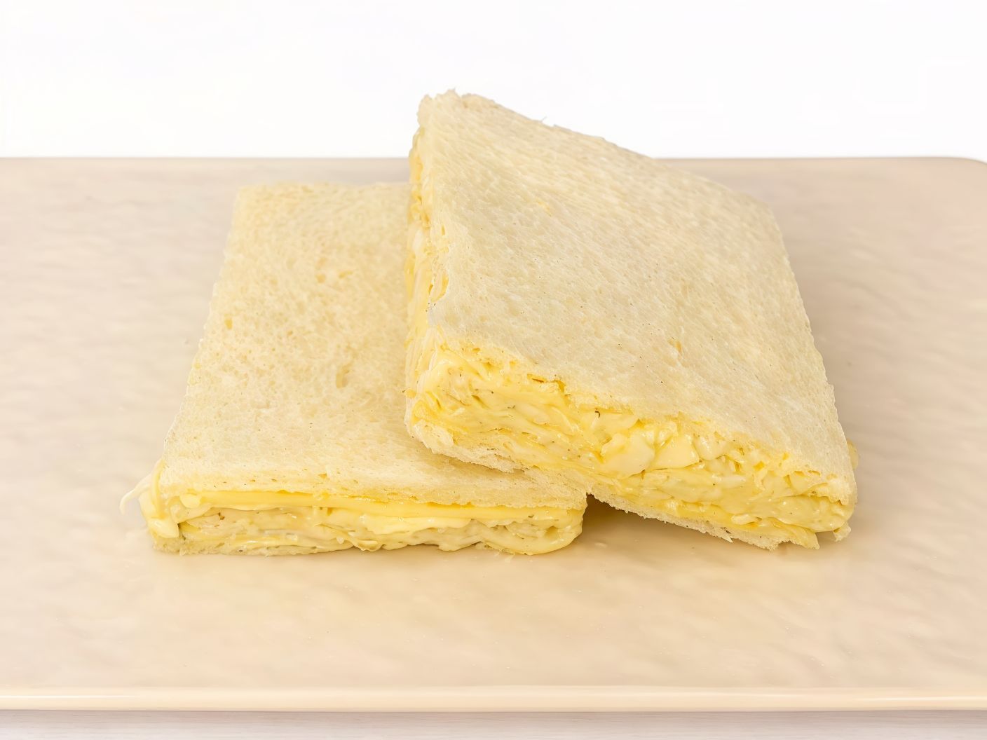 Sandwich pollo, huevo y queso