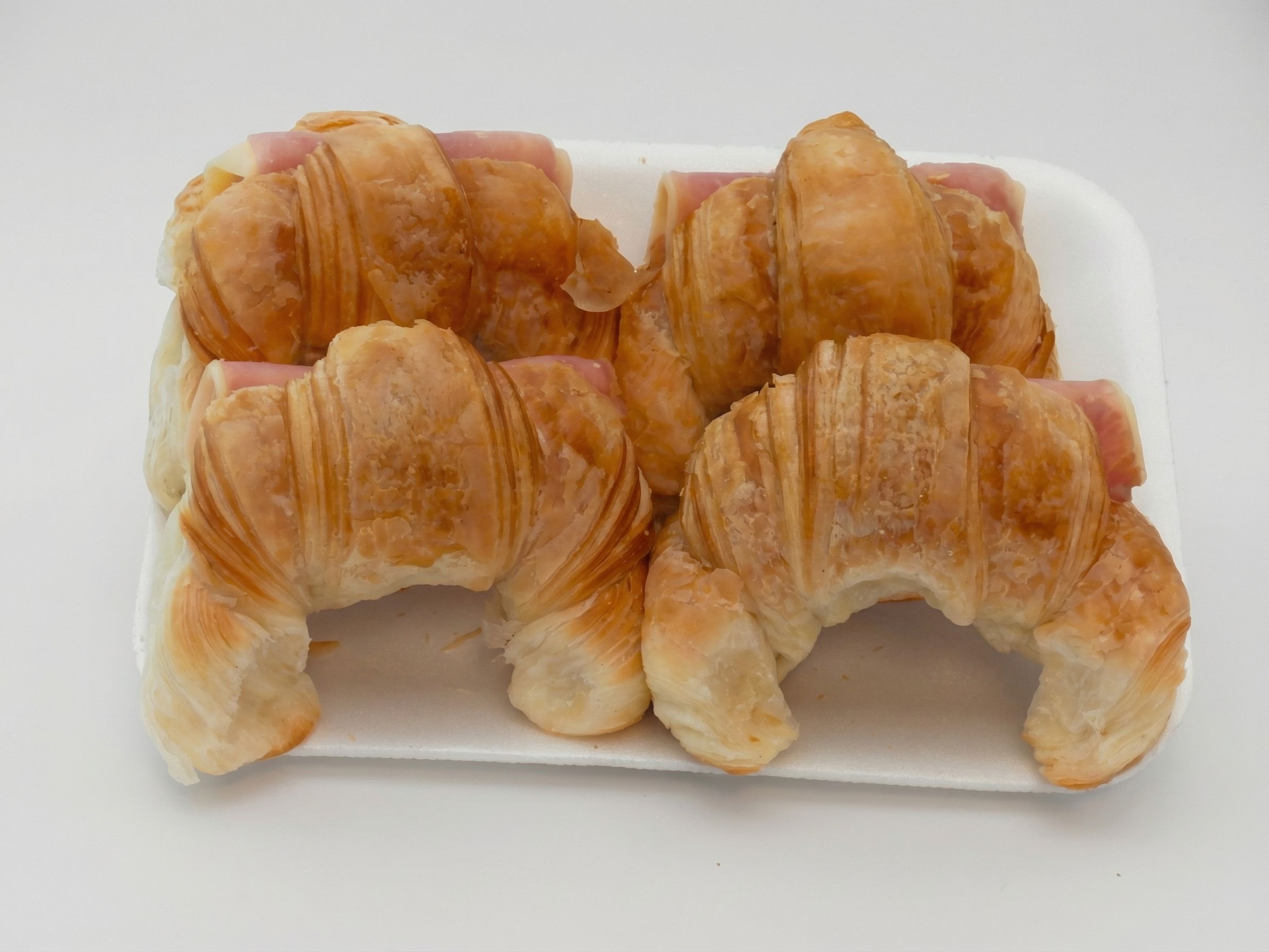 Medialunas de jamón y queso