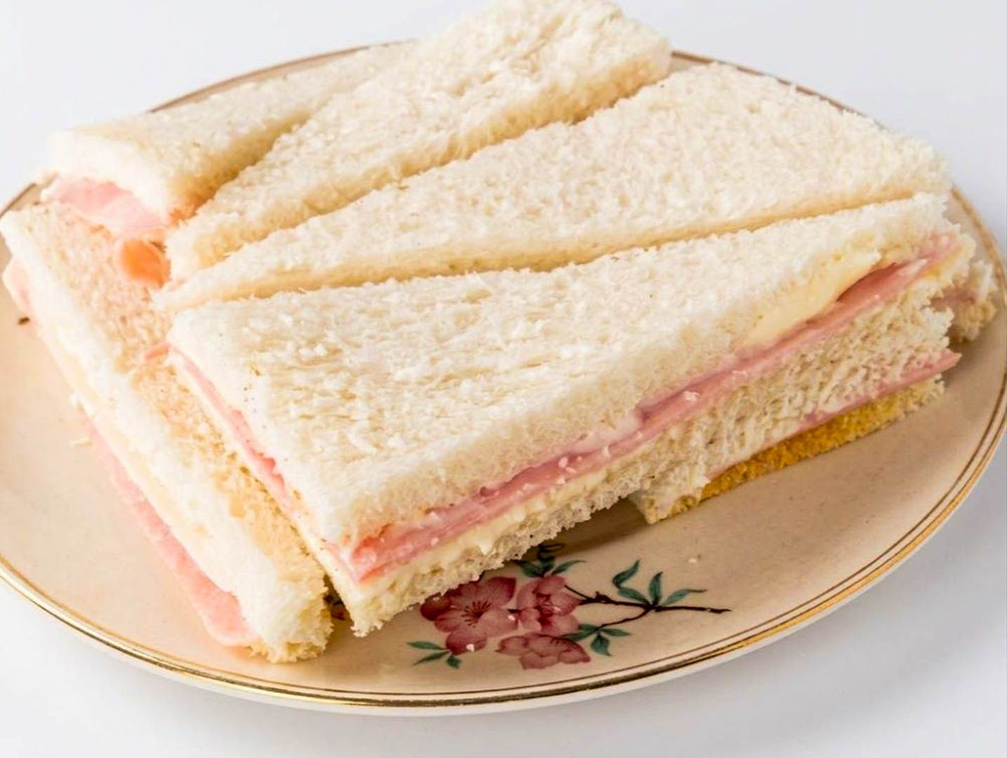 Sándwich frío de jamón y queso
