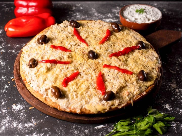 Pizza pollo salsa blanca (8p)