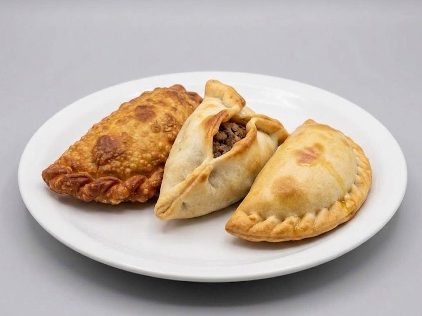 3 empanadas a elección.