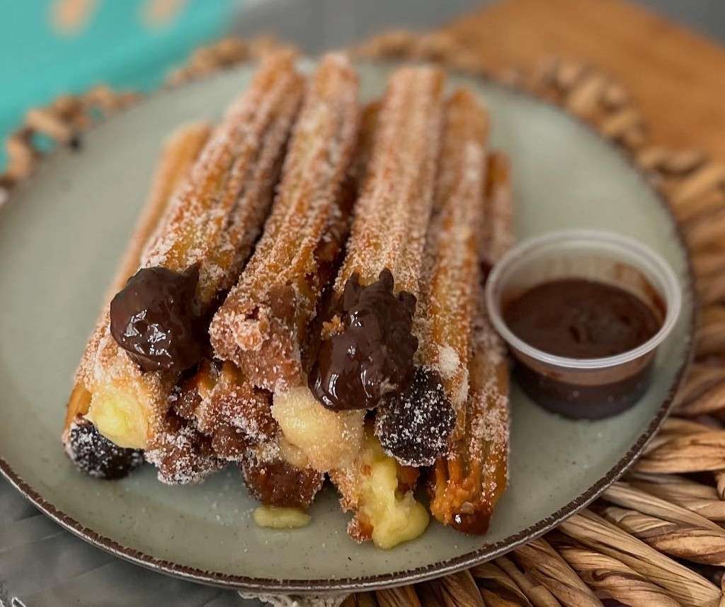 3 churros ddl +3 unidades de pastelitos