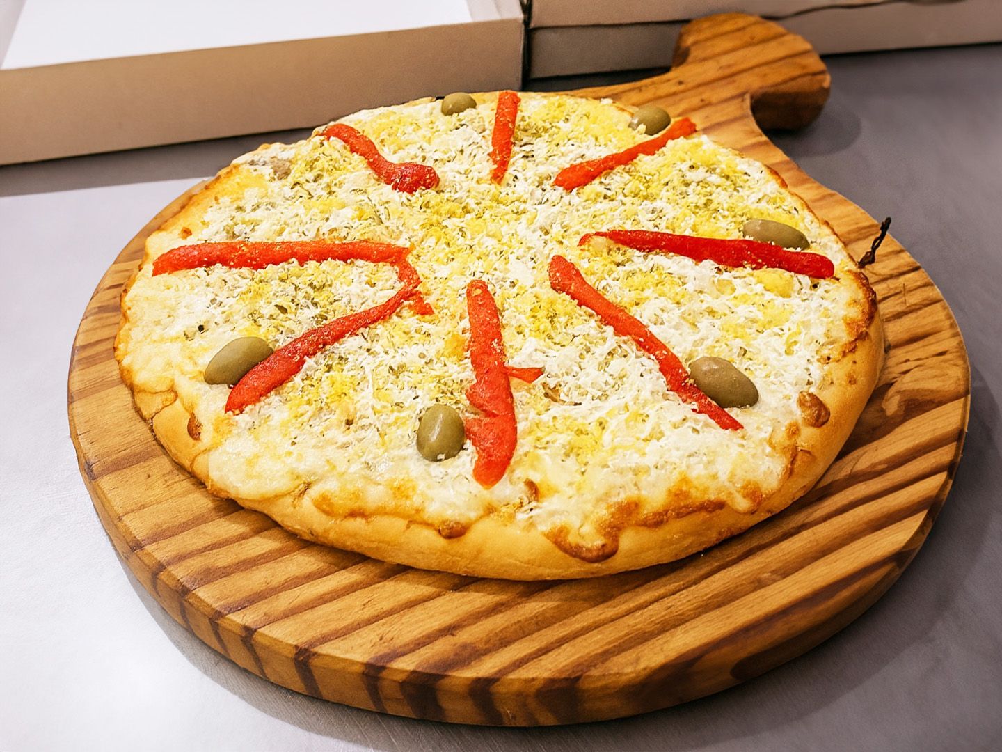 Pizza muzzarella con huevo