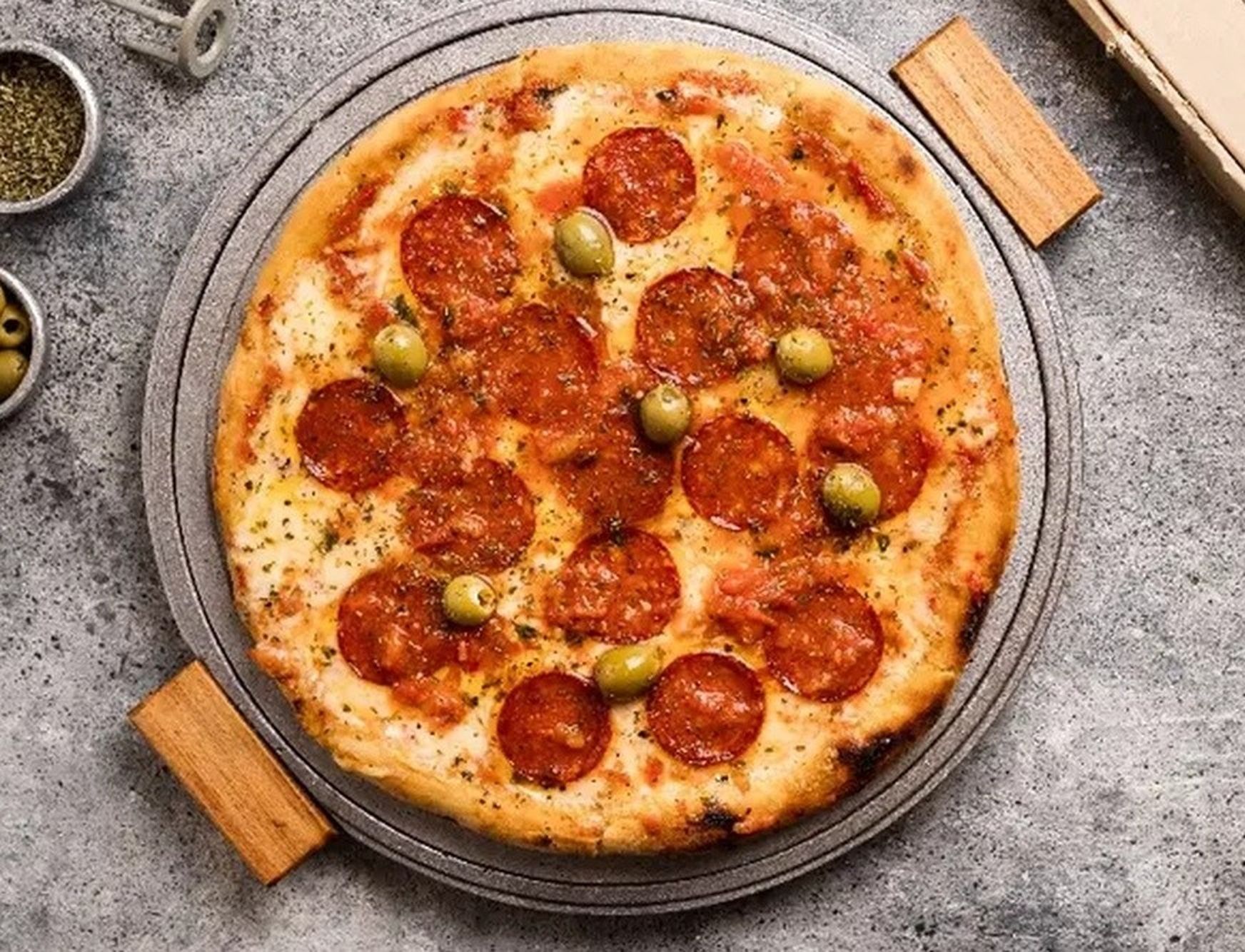 Pizza Calabresa (8 Porciones)