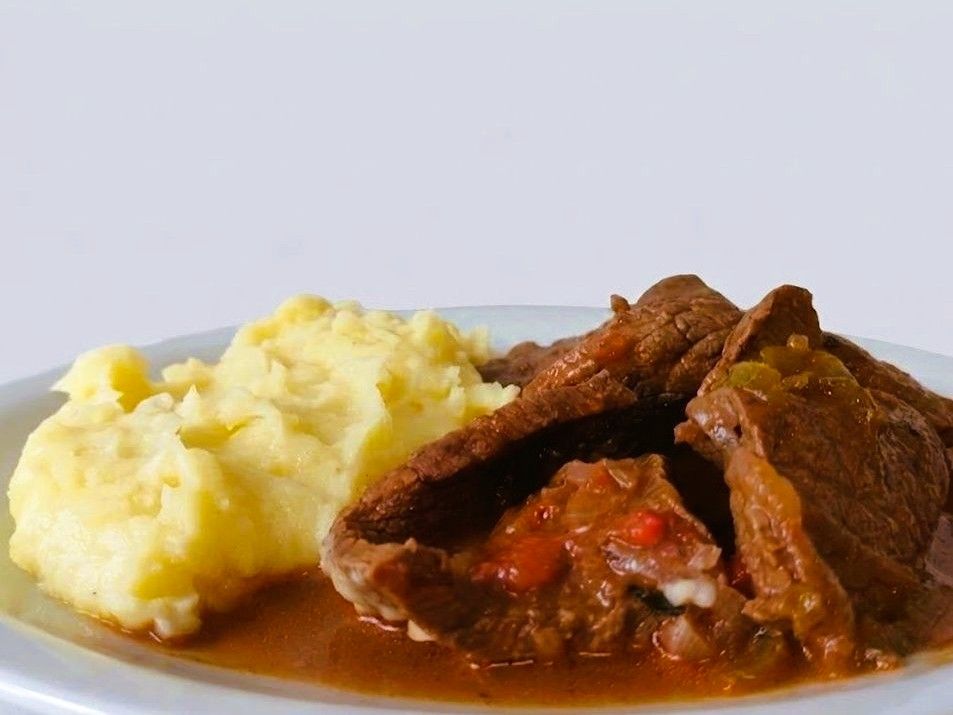 Carne con puré.