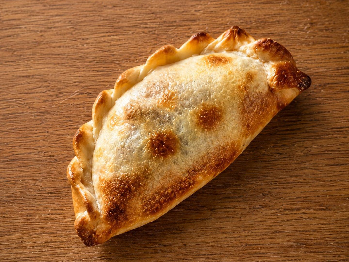 Empanada de cebolla y queso.